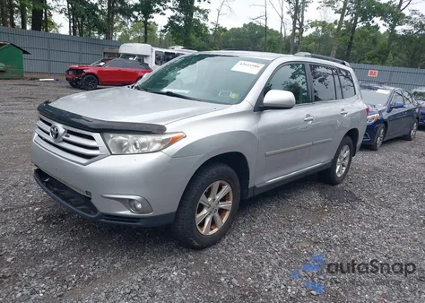 2011 Toyota Highlander Se z USA, uszkodzony, nr VIN 5TDBK3EH4BS067266